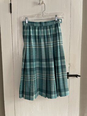 Vintage Pendleton 100% Wool Plaid Pleated Women's Skirt Knee Length Made in USA